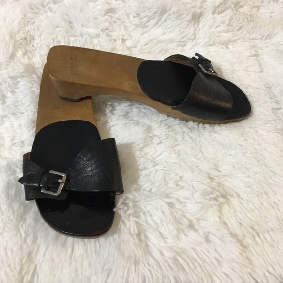 Hermes Black Leather Women's Sandals - Picture 4 of 11